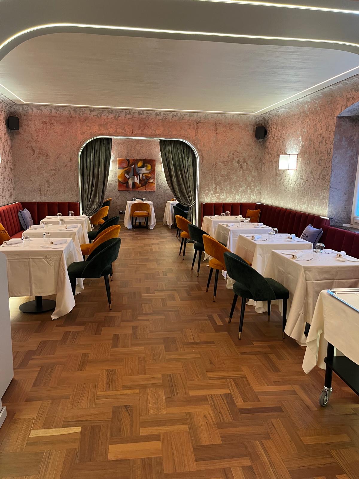 Sala ristorante con finiture su misura
